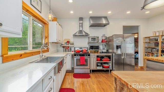 3143 D Road, Bark River, MI 49807