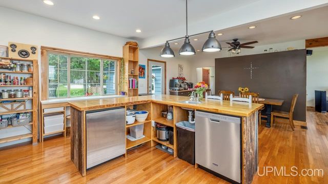 3143 D Road, Bark River, MI 49807