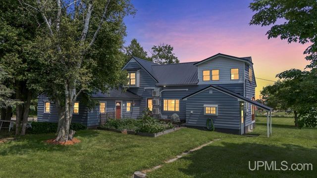 3143 D Road, Bark River, MI 49807