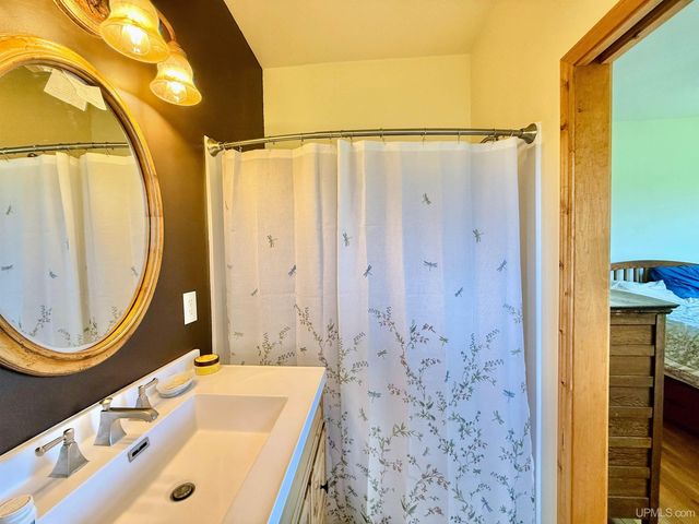 3143 D Road, Bark River, MI 49807