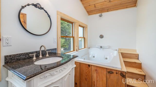 3143 D Road, Bark River, MI 49807