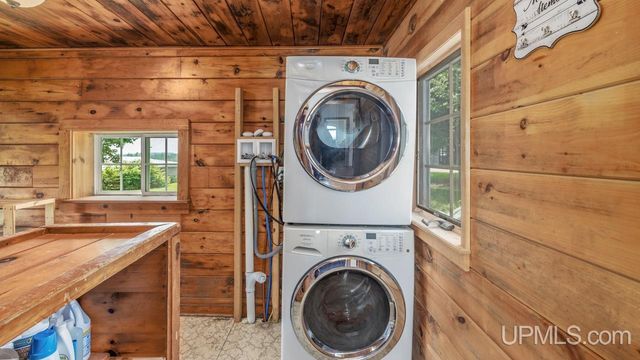 3143 D Road, Bark River, MI 49807