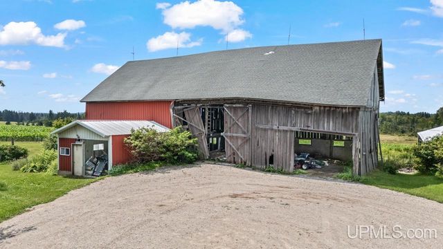 3143 D Road, Bark River, MI 49807
