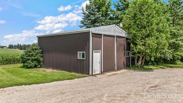 3143 D Road, Bark River, MI 49807
