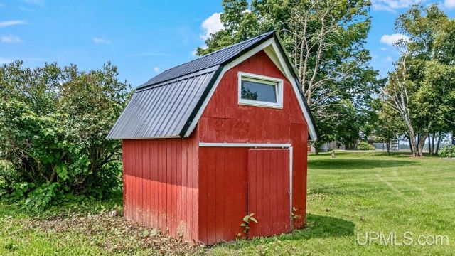 3143 D Road, Bark River, MI 49807