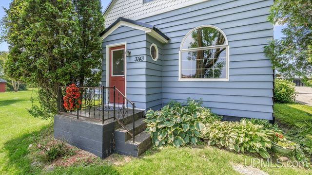 3143 D Road, Bark River, MI 49807