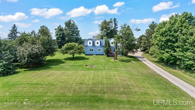 3143 D Road, Bark River, MI 49807