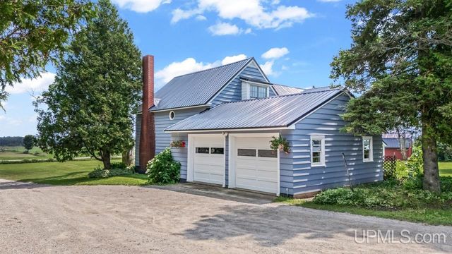 3143 D Road, Bark River, MI 49807
