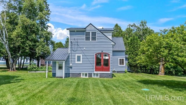 3143 D Road, Bark River, MI 49807