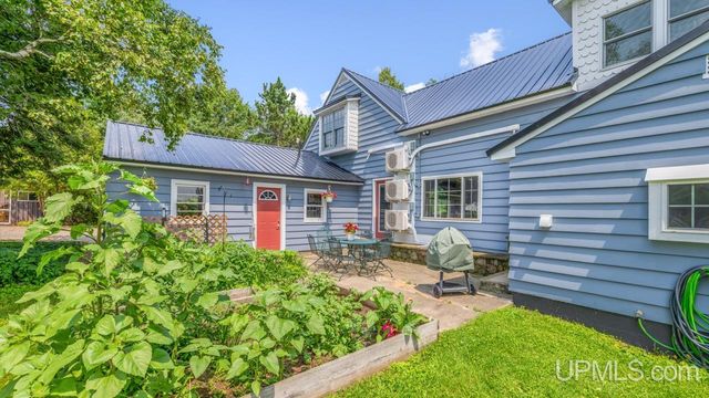 3143 D Road, Bark River, MI 49807