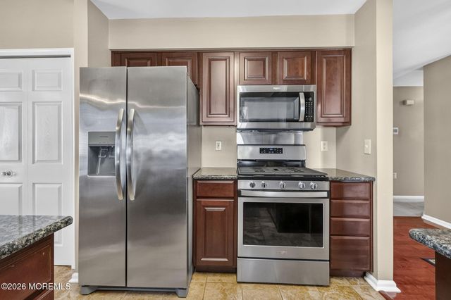5 Eaton Court, Jackson, NJ 08527