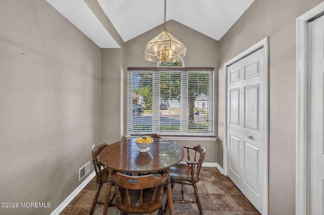 5 Eaton Court, Jackson, NJ 08527