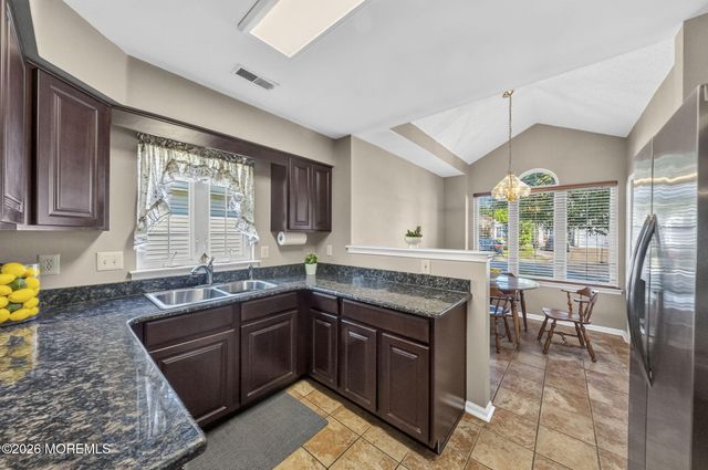 5 Eaton Court, Jackson, NJ 08527