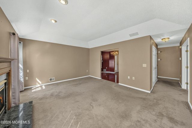 5 Eaton Court, Jackson, NJ 08527