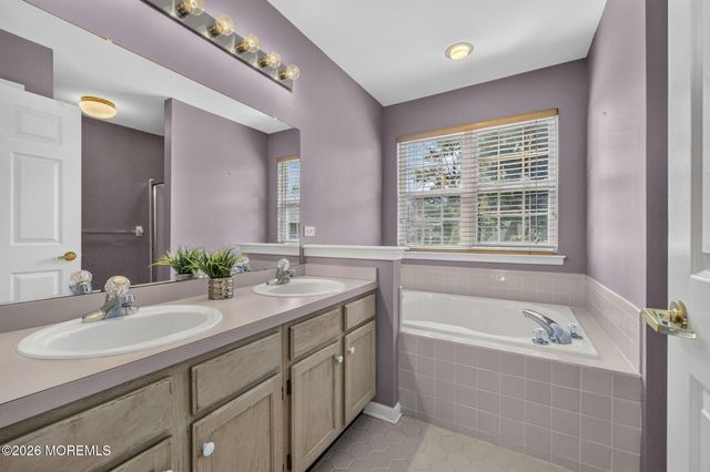 5 Eaton Court, Jackson, NJ 08527