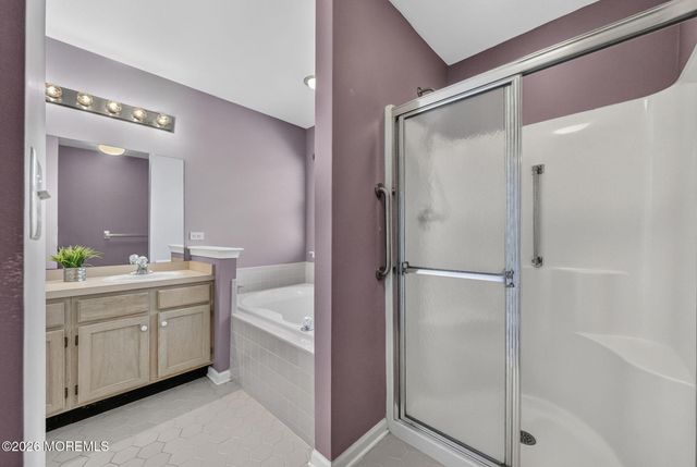 5 Eaton Court, Jackson, NJ 08527