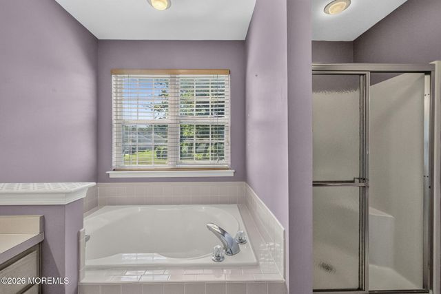 5 Eaton Court, Jackson, NJ 08527