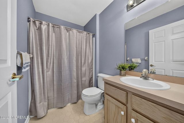 5 Eaton Court, Jackson, NJ 08527