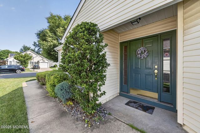 5 Eaton Court, Jackson, NJ 08527
