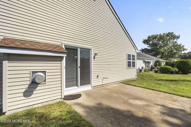 5 Eaton Court, Jackson, NJ 08527