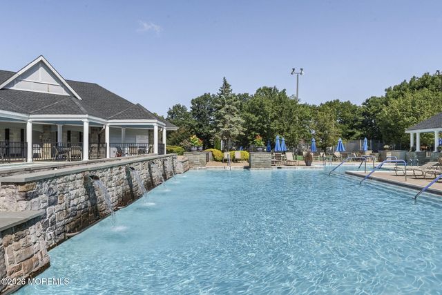 5 Eaton Court, Jackson, NJ 08527