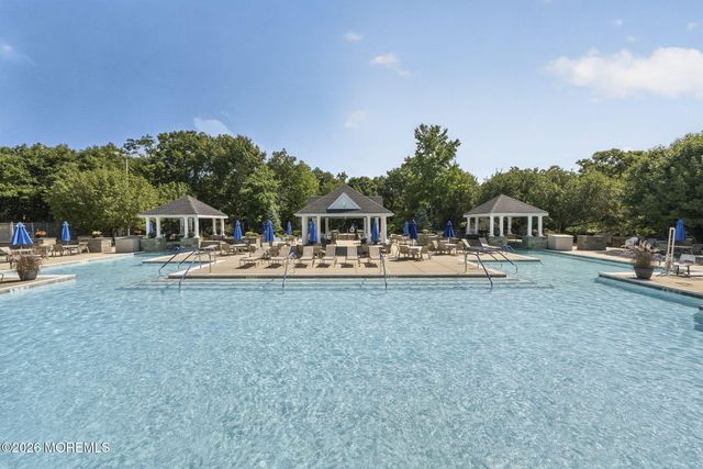5 Eaton Court, Jackson, NJ 08527