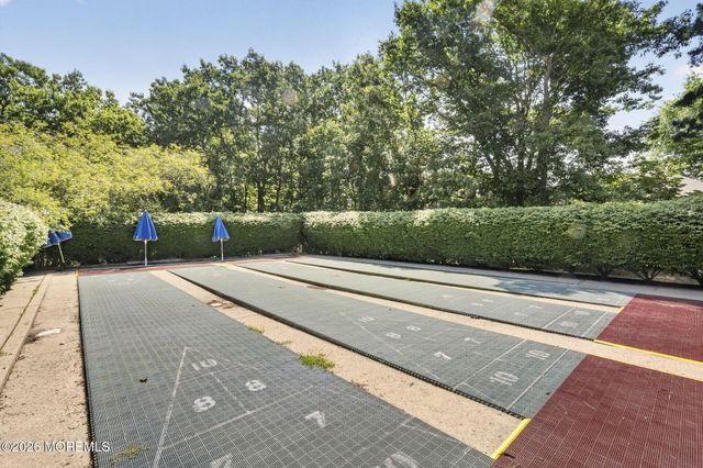 5 Eaton Court, Jackson, NJ 08527