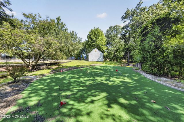 5 Eaton Court, Jackson, NJ 08527