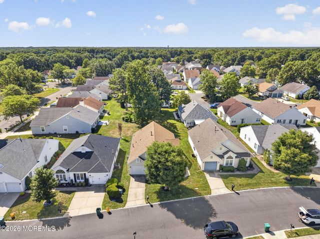 5 Eaton Court, Jackson, NJ 08527