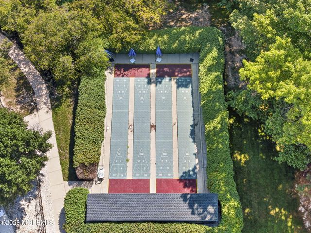 5 Eaton Court, Jackson, NJ 08527
