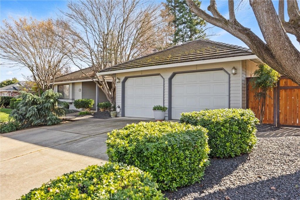 Image 3 of property listing at 529 Countryside Lane, Chico, CA 95973