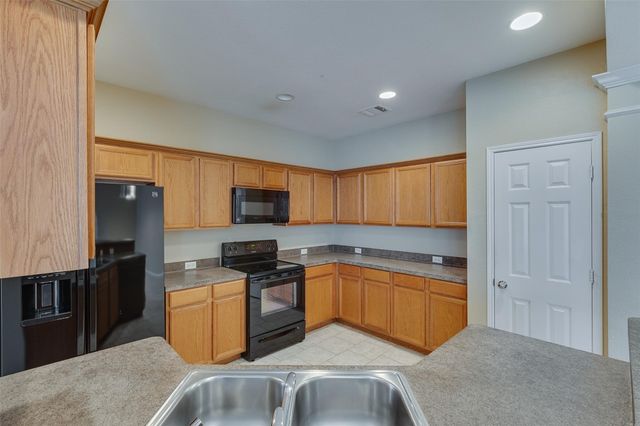 1417 Ravenwood Drive, Mansfield, TX 76063