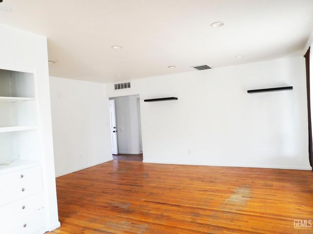 1008 Paloma Street, Bakersfield, CA 93304