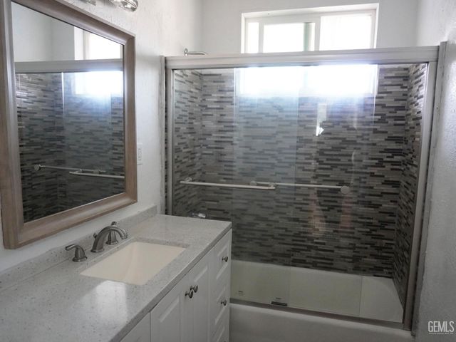 1008 Paloma Street, Bakersfield, CA 93304