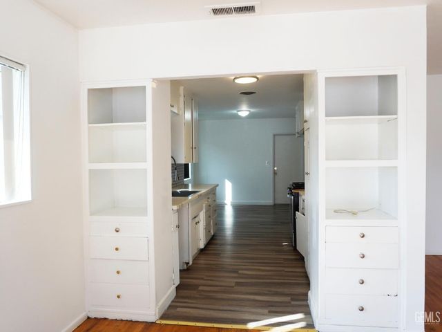 1008 Paloma Street, Bakersfield, CA 93304