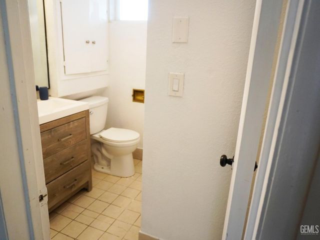 1008 Paloma Street, Bakersfield, CA 93304