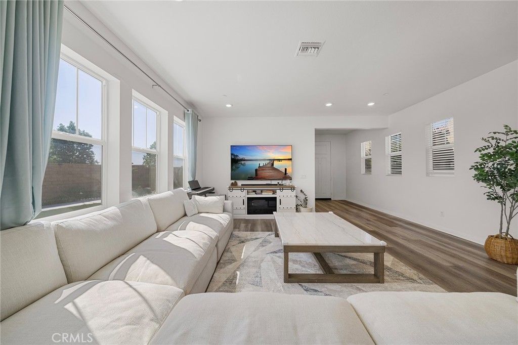 Image 3 of property listing at 4335 S Amherst Avenue, Ontario, CA 91761