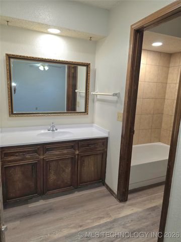 7415 S Elm Avenue, Broken Arrow, OK 74011