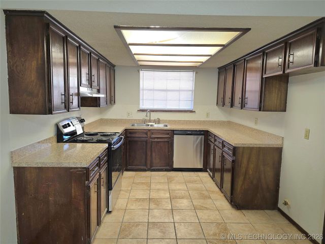 7415 S Elm Avenue, Broken Arrow, OK 74011