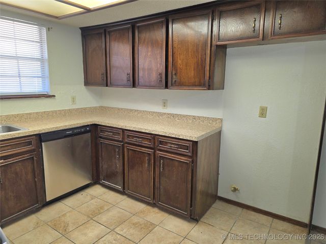 7415 S Elm Avenue, Broken Arrow, OK 74011