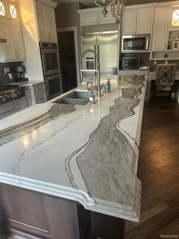 6223 Canter Creek Trail, Grand Blanc, MI 48439