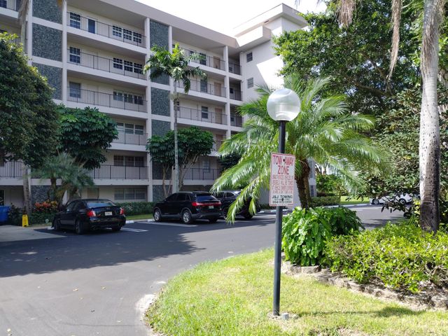 2950 N PALM AIRE Drive 106, Pompano Beach, FL 33069
