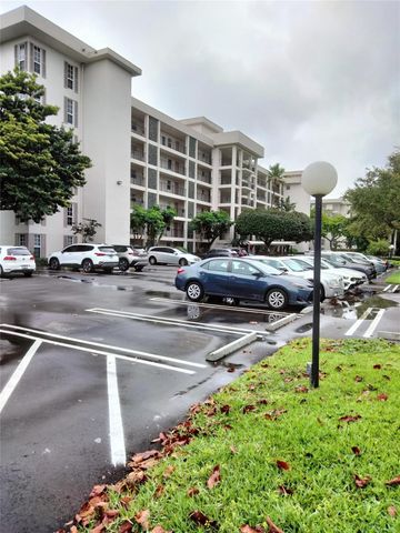 2950 N PALM AIRE Drive 106, Pompano Beach, FL 33069