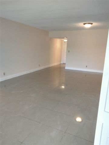 2950 N PALM AIRE Drive 106, Pompano Beach, FL 33069