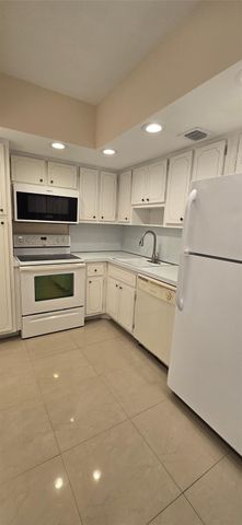 2950 N PALM AIRE Drive 106, Pompano Beach, FL 33069