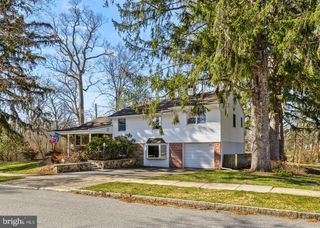 830 LEWIS LN, Bryn Mawr, PA 19010