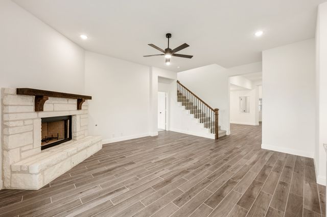 409 Loftsmoor Lane, Red Oak, TX 75154