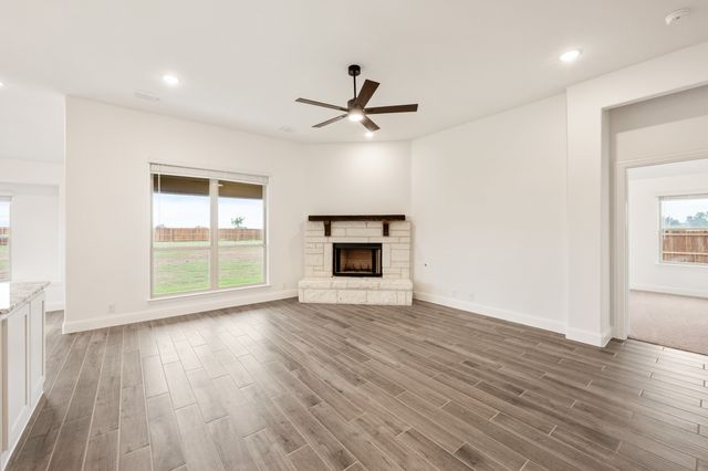 409 Loftsmoor Lane, Red Oak, TX 75154