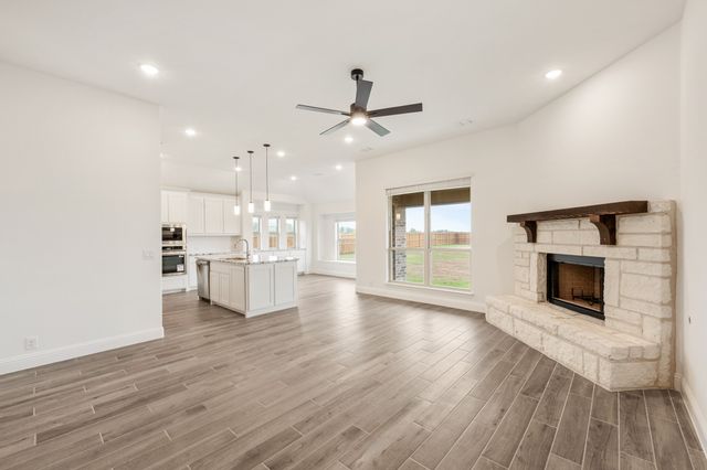 409 Loftsmoor Lane, Red Oak, TX 75154