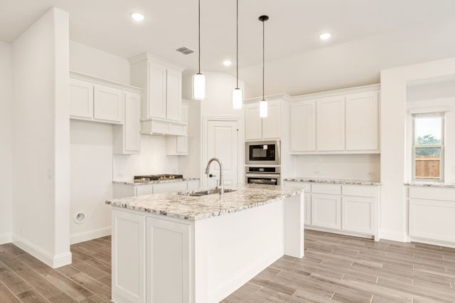 409 Loftsmoor Lane, Red Oak, TX 75154